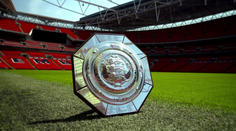 Manchesterské derby na Nova Sport. Kdo zvedne nad hlavu prestižní trofej?