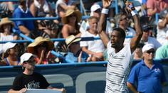 Večer plný premiér! Monfils otočil finále s Karlovičem a slaví titul