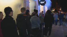 Kanada má "huličskou" horečku, lidé stojí hodiny ve frontách