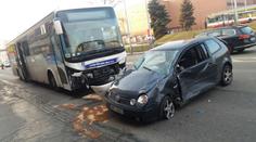 Žena a dítě se vážně zranily, řidič autobusu nadýchal přes 2 promile