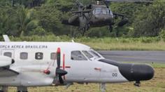 Air France hrozili bombou. Teď loví záchranáři trosky