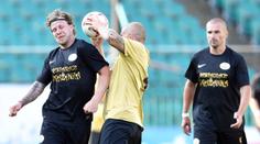 Pastrňákův odpočinek po sezoně: Fotbálek ve vršovickém Ďolíčku!