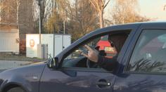 Řidiče na Královéhradecku vytočil předjíždějící šofér. Vyřídil to s ním fackou