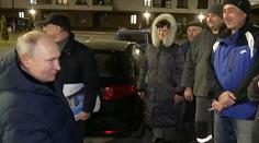 Dvojník prezidenta a nastrčení občané. Putinova cesta do Mariupolu vyvolává pochyby