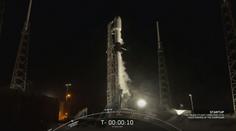 Úžasná podívaná, další várka satelitů sítě Starlink je na oběžné dráze. VIDEO