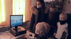 Známé tváře TV Nova pomáhají s distanční výukou, darovaly počítače