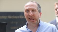 Trikolóra chce sáhnout na kampaně. Žádá víc peněz a jen české sponzory