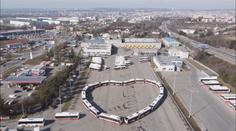 Dopravní podnik děkuje cestujícím za důvěru. Vytvořil srdce z autobusů
