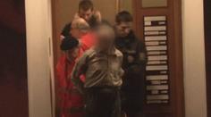 Důchodce se zabarikádoval v bytě, poté nožem zaútočil na policisty