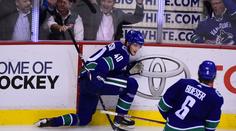 NHL tleská teenagerovi! Mladíček zapsal 2+3 a zničil Colorado