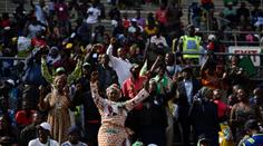 S Mugabem se Zimbabwe loučilo na stadionu, tribuny byly poloprázdné