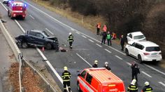 Dálnici do Prahy uzavřela hromadná nehoda. Na místě přistál vrtulník