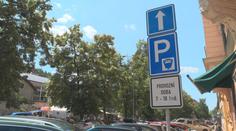 Parkovací místa jsou žádaným zbožím. Ani rezidenti nemají jistotu parkování