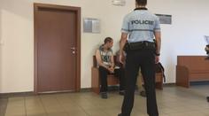 Žárlivec měl přizabít partnerku a ukrást jí mobil! Do vazby nejde
