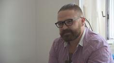 Adam měl po návratu z ciziny platit 2 miliony, kvůli chybě rodičů
