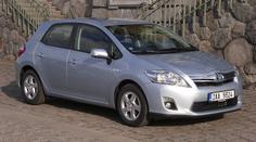 TEST Toyota Auris HSD: levnější prius