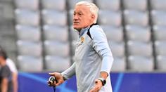 Nudíme vás? Tak se nedívejte. Trenér Francie ostře reagoval na kritiku