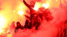 Jak na fotbalové chuligány? V Polsku je zavřeli do klece
