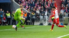 Momenty 25. kola Bundesligy: Gnabry k debaklu přispěl neuvěřitelnou patičkou
