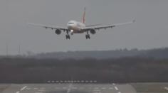 VIDEO: Nebezpečná přistání v bouři
