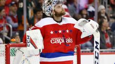 Trable posily Canucks. Holtby neměl papíry, nepustili ho přes hranice!