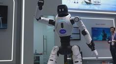 Notebook s 3D obrazovkou a AI asistenti. Technologický veletrh představil novinky