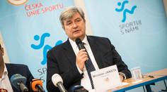 Naděje pro sportování i v pátém stupni! NSA i ČUS chtějí otevřít haly
