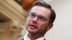 Europoslanec pomohl obcím získat odškodnění. Za službu chce miliony