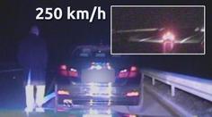 Cizinec se řítil po D11 rychlostí 250 km/h: Spěchám za rodinou!