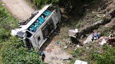 Autobus plný kolumbijských studentů se zřítil do rokle. Zemřelo 17 lidí