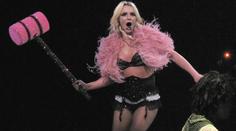VIDEO: Svůdná Britney slaví triumf s koncerty pro dospělé