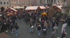 Těsno v Praze. Město zaplavili turisté, na svátky jich má dorazit tři čtvrtě milionu