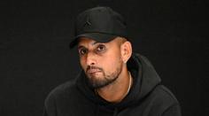 Kyrgios na fotce ukázal, proč se odhlásil z AO. Zdravotní trable má i Djokovič
