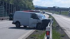 Dálnice D48 byla uzavřená. Srazila se tři auta, policie odkláněla dopravu