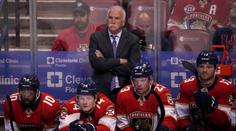 Sexuální skandál dohnal i zkušeného kouče NHL, ve Floridě rezignoval