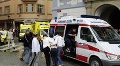 Masakr v Budějovicích: dívka bojuje o život, 6 lidí v nemocnici. VIDEO Z DAVU