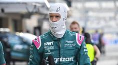 Vettel řádil po okruhu na skútru, dostal za to směšnou pokutu