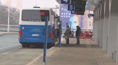 První víkend se zákazem opustit okres. Dopravci ruší některé spoje