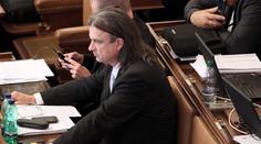 Takhle funguje spravedlnost v Česku: Asistent podle policie uplácel poslance Chaloupku