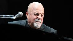 Legendární zpěvák Billy Joel oznámil vážnou nemoc. Ruší všechny koncerty