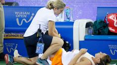 Halepová má vyhřezlou plotýnku, pomůže její zranění Plíškové?