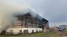 Zemědělci přišli při obřím požáru o zásoby sena za miliony