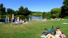 Monínec nabízí krásný bikepark i jezero. A to jen hodinku od Prahy!