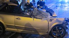 Nehoda u Jaroměře: Auto vletělo pod kamion, 2 mrtví a 1 zraněný