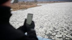 Na řece Odře se objevil podivný úkaz. Lidé nemohou uvěřit svým očím