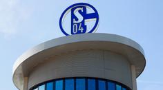 Schalke končí s ruským sponzorem, injekci může poskytnout největší rival