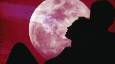 Noc ozářil magický růžový úplněk. Co přináší a na co si dát pozor?
