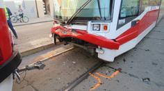 V Brně se srazily tramvaje. Zraněná žena zemřela v nemocnici