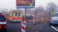 Opilec stál v mlze uprostřed cesty, přejela ho řidička