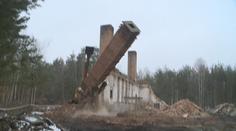 VIDEO: V Ralsku začala demolice bývalé armádní kotelny